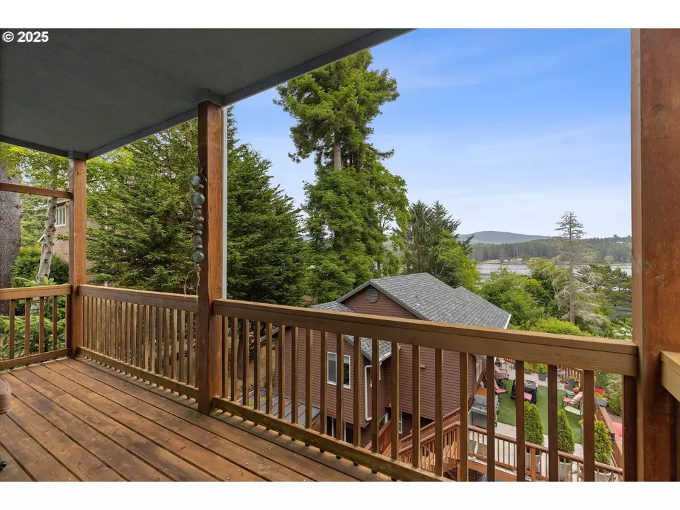 Exterior - 1280 NE Regatta St, Lincoln City, OR 97367 photo 4 of 7