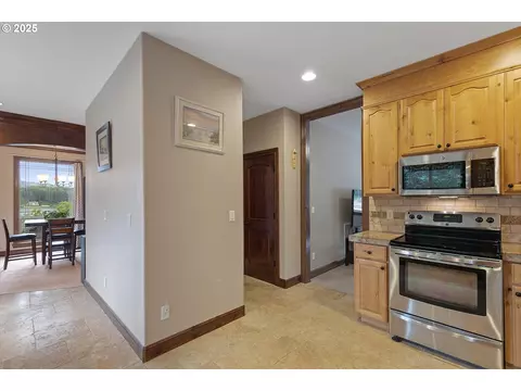 Entry Way - 1280 NE Regatta St, Lincoln City, OR 97367 photo 1 of 5