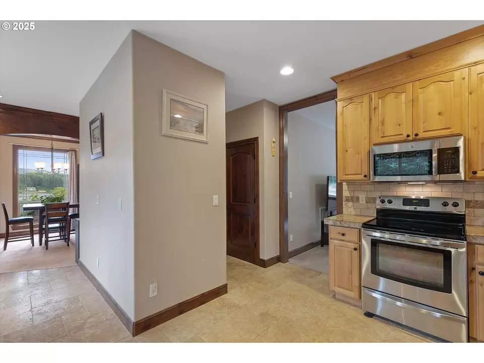 Entry Way - 1280 NE Regatta St, Lincoln City, OR 97367 photo 1 of 5