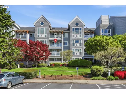520 SE Columbia River Dr #311, Vancouver, WA 98661