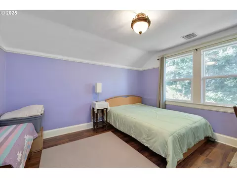 Bedroom - 835 N Main Ave, Gresham, OR 97030 photo 1 of 3