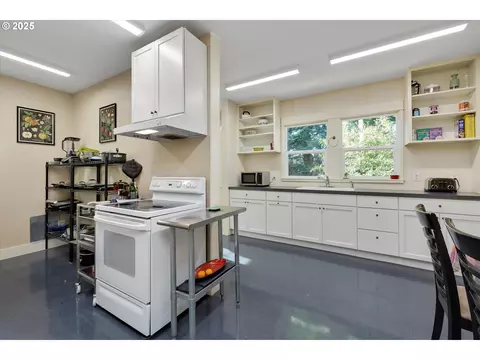 Kitchen - 835 N Main Ave, Gresham, OR 97030 photo 1 of 3