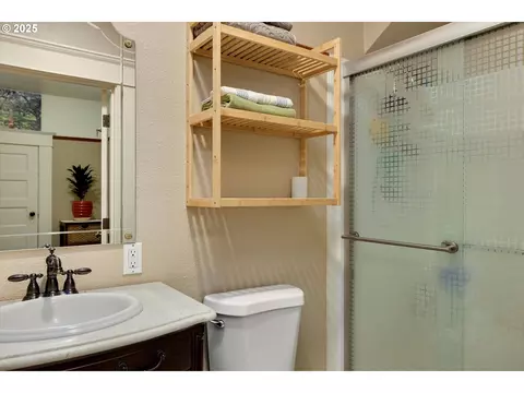 Bath - 835 N Main Ave, Gresham, OR 97030 photo 3 of 3