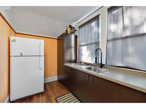 Kitchen - 835 N Main Ave, Gresham, OR 97030 photo 3 of 3