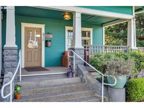 Exterior - 835 N Main Ave, Gresham, OR 97030 photo 3 of 9