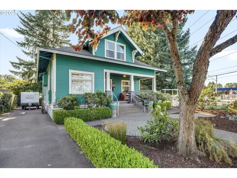 Exterior - 835 N Main Ave, Gresham, OR 97030 photo 2 of 9
