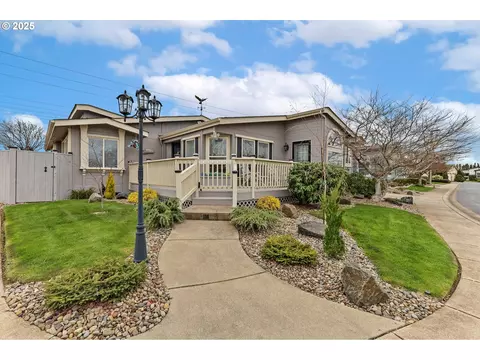 4055 Royal Ave #136, Eugene, OR 97402