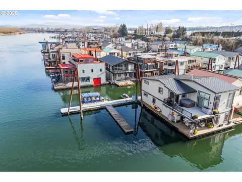 18525 NE Marine Dr #E10, Portland, OR 97230