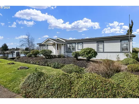 1800 Lakewood Ct #139, Eugene, OR 97402
