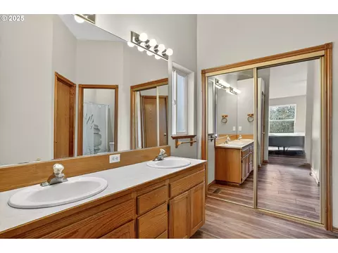Bath - 42101 SE Locksmith Ln, Sandy, OR 97055 photo 1 of 2