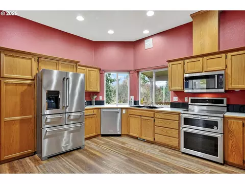 Kitchen - 42101 SE Locksmith Ln, Sandy, OR 97055 photo 1 of 3