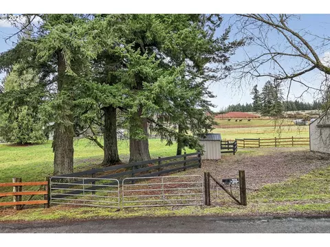 Exterior - 42101 SE Locksmith Ln, Sandy, OR 97055 photo 6 of 7