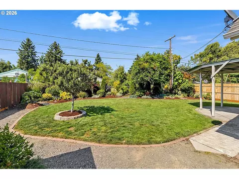 Exterior - 1646 H St, Springfield, OR 97477 photo 7 of 12