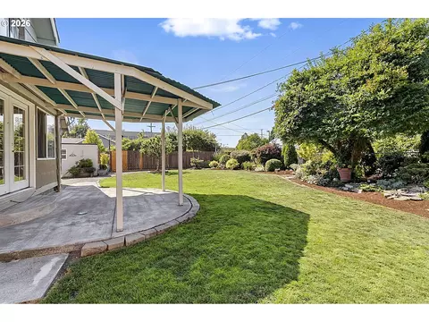 Exterior - 1646 H St, Springfield, OR 97477 photo 6 of 12
