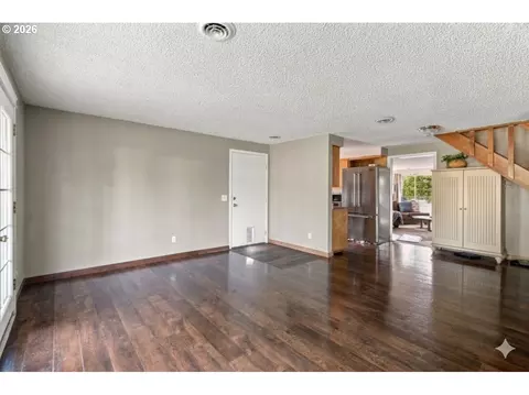 Living - 1646 H St, Springfield, OR 97477 photo 3 of 5