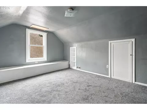 Bedroom - 1646 H St, Springfield, OR 97477 photo 5 of 10