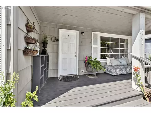 Exterior - 1646 H St, Springfield, OR 97477 photo 3 of 12
