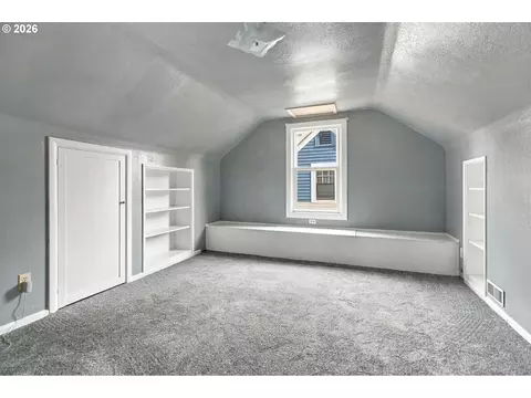 Bedroom - 1646 H St, Springfield, OR 97477 photo 4 of 10
