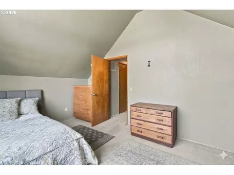 Bedroom - 1646 H St, Springfield, OR 97477 photo 3 of 10