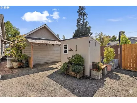 Exterior - 1646 H St, Springfield, OR 97477 photo 12 of 12