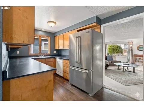 Kitchen - 1646 H St, Springfield, OR 97477 photo 2 of 2