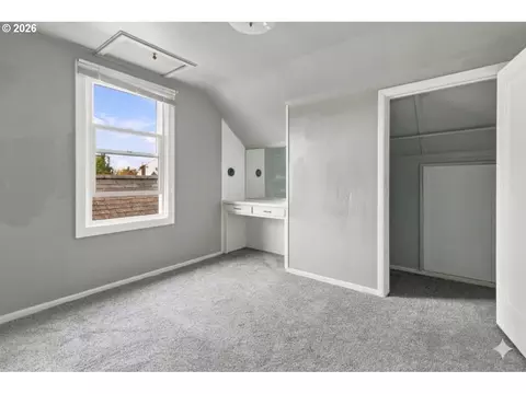 Bedroom - 1646 H St, Springfield, OR 97477 photo 8 of 10