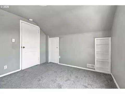 Bedroom - 1646 H St, Springfield, OR 97477 photo 7 of 10