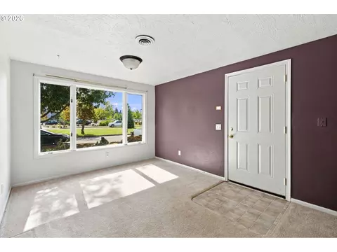 Living - 1646 H St, Springfield, OR 97477 photo 2 of 5