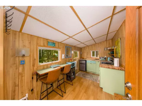 Kitchen - 82 Meadows Loop, Lyle, WA 98635 photo 3 of 4