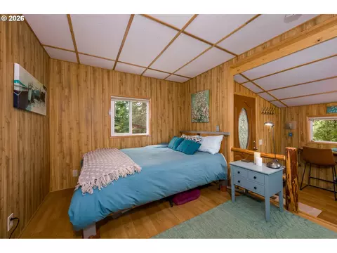 Bedroom - 82 Meadows Loop, Lyle, WA 98635 photo 3 of 3