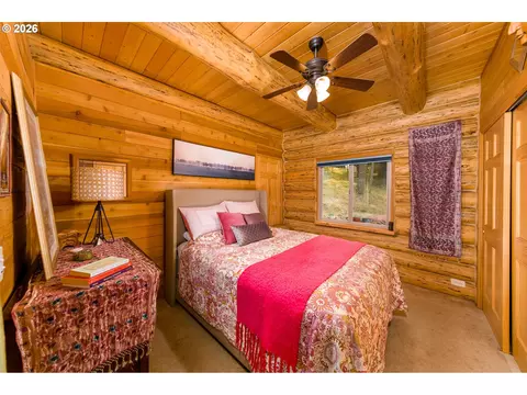 Bedroom - 82 Meadows Loop, Lyle, WA 98635 photo 2 of 3