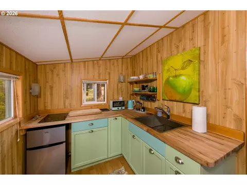 Kitchen - 82 Meadows Loop, Lyle, WA 98635 photo 4 of 4