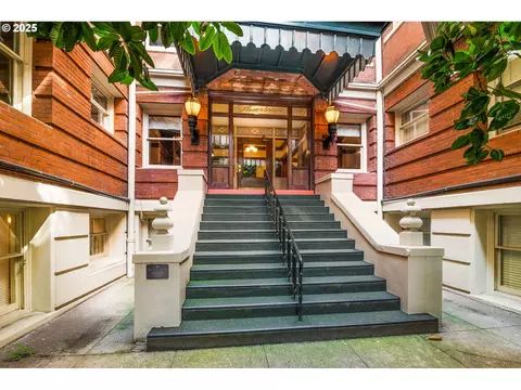 2083 NW Johnson St #44, Portland, OR 97209
