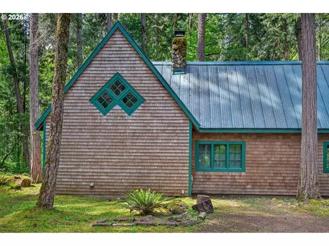 55284 Delta Rd, Blue River, OR 97413