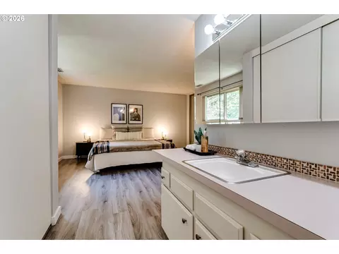 Bath - 600 Cherry Dr, Eugene, OR 97401 photo 1 of 4