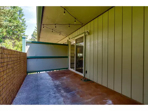 Exterior - 600 Cherry Dr, Eugene, OR 97401 photo 2 of 2