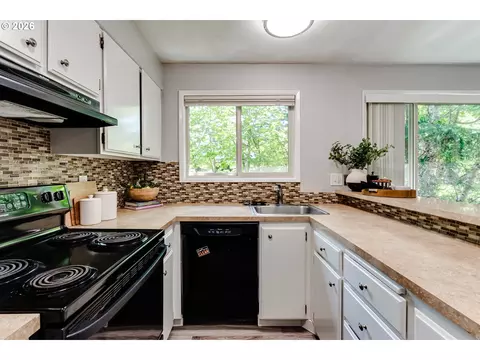 Kitchen - 600 Cherry Dr, Eugene, OR 97401 photo 1 of 4