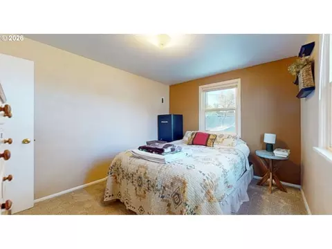Bedroom - 1003 SE Isaac Ave, Pendleton, OR 97801 photo 1 of 2