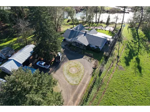 740 Lawson Bar Rd, Myrtle Creek, OR 97457