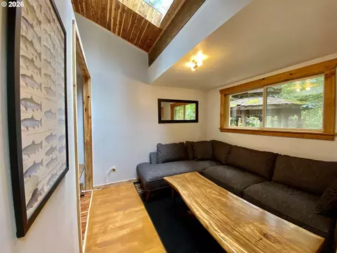 Living - 71010 E Mcfarland Rd, Rhododendron, OR 97049 photo 5 of 6