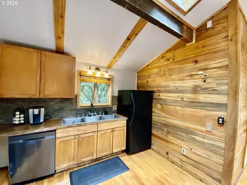 Kitchen - 71010 E Mcfarland Rd, Rhododendron, OR 97049 photo 6 of 6