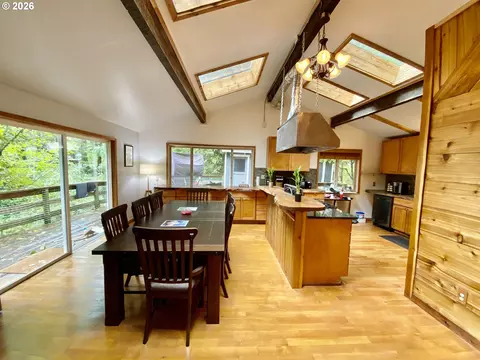 Dining - 71010 E Mcfarland Rd, Rhododendron, OR 97049 photo 2 of 3