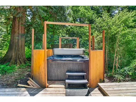 Exterior - 71010 E Mcfarland Rd, Rhododendron, OR 97049 photo 9 of 11