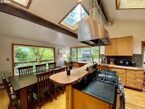 Kitchen - 71010 E Mcfarland Rd, Rhododendron, OR 97049 photo 5 of 6