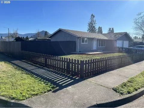 495 52nd St, Springfield, OR 97478