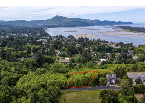 218 Holly Heights Ave, Netarts, OR 97143