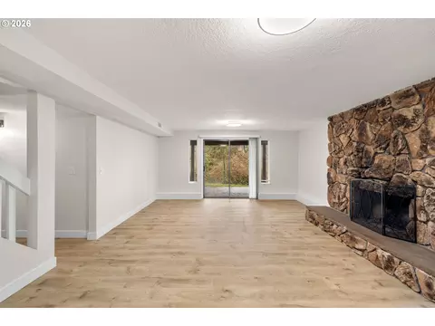 Living - 275 NE Scott Dr, Gresham, OR 97030 photo 3 of 5
