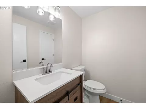 Bath - 275 NE Scott Dr, Gresham, OR 97030 photo 2 of 3