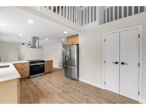 Kitchen - 275 NE Scott Dr, Gresham, OR 97030 photo 2 of 4