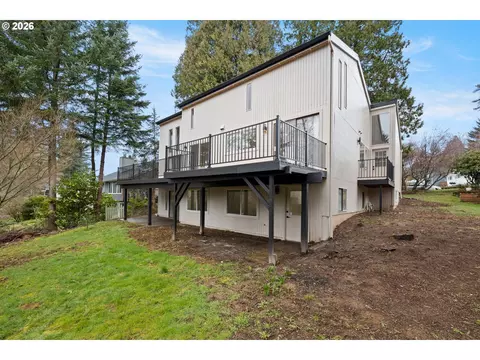 Exterior - 275 NE Scott Dr, Gresham, OR 97030 photo 5 of 7